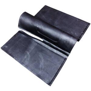 Tapis de caoutchouc arrière noir 60-72